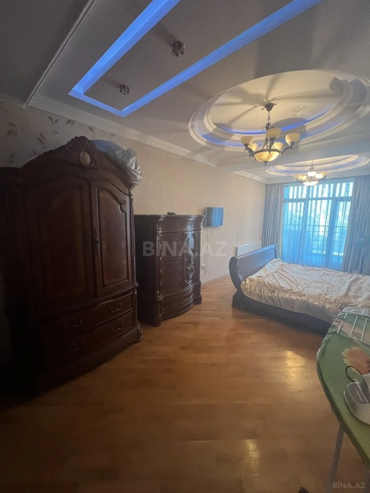 Satılır 3 otaqlı mənzil 215 m²