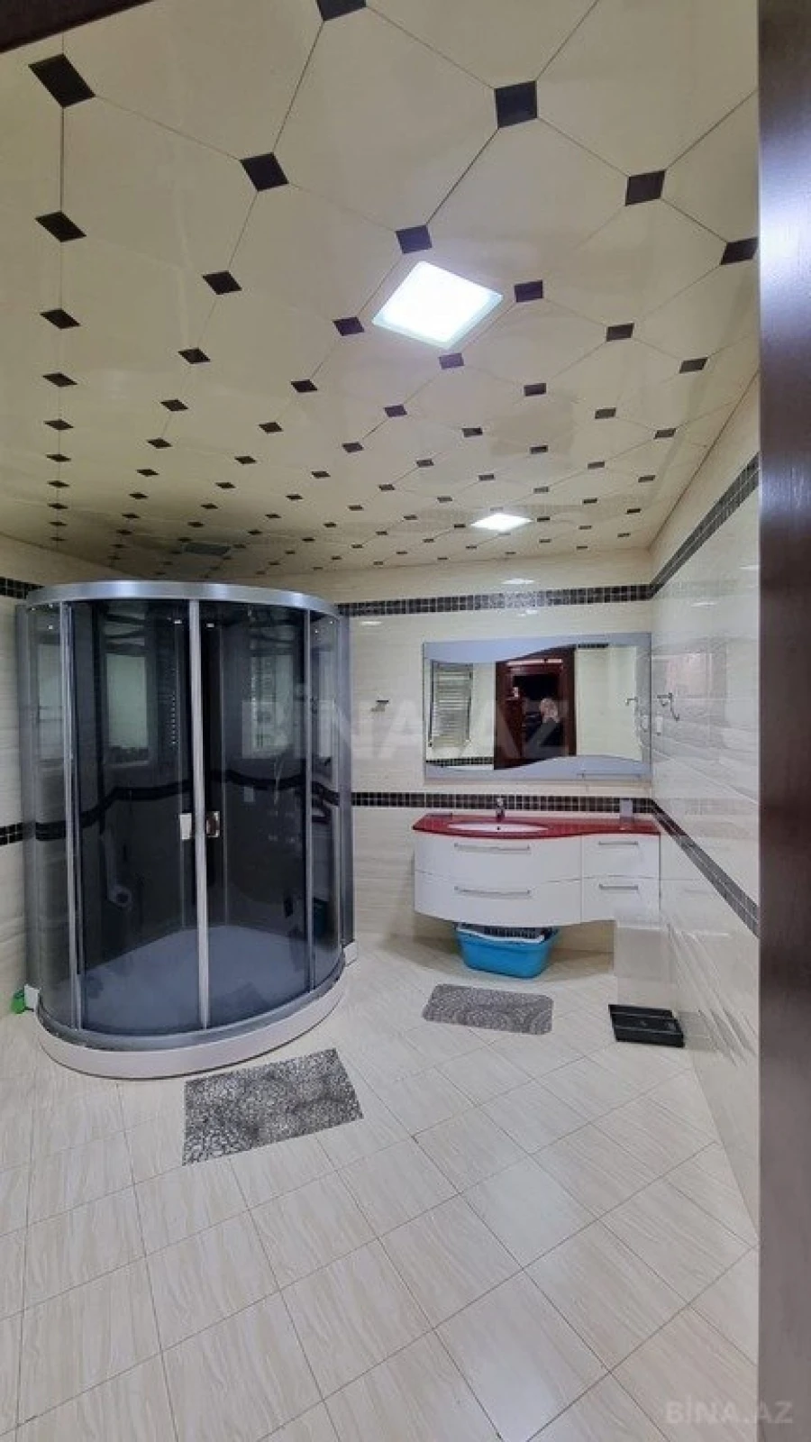 Satılır 3 otaqlı mənzil 215 m²