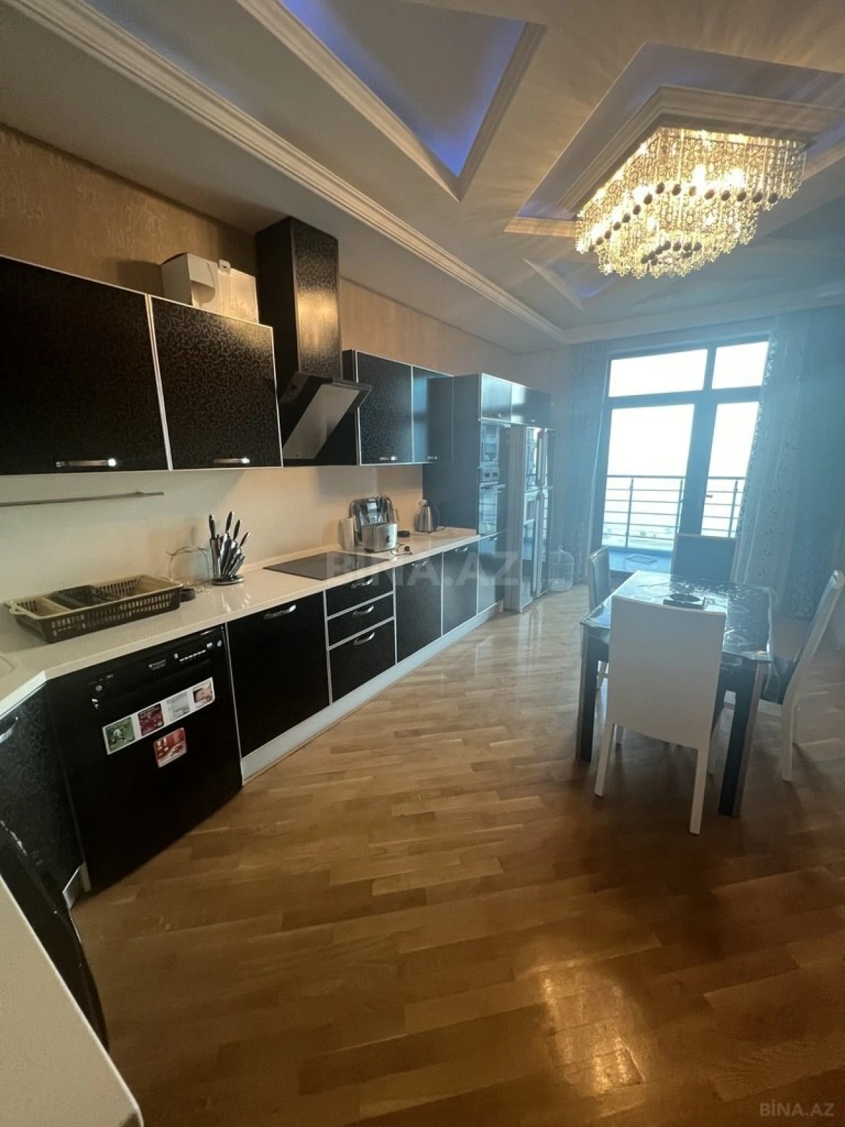 Satılır 3 otaqlı mənzil 215 m²