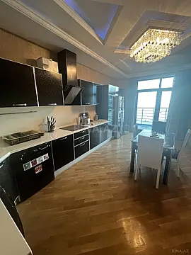 Satılır 3 otaqlı mənzil 215 m²