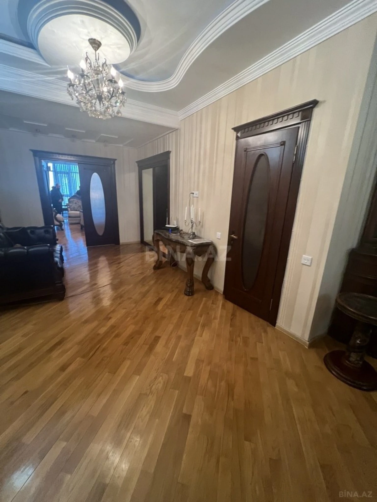 Satılır 3 otaqlı mənzil 215 m²