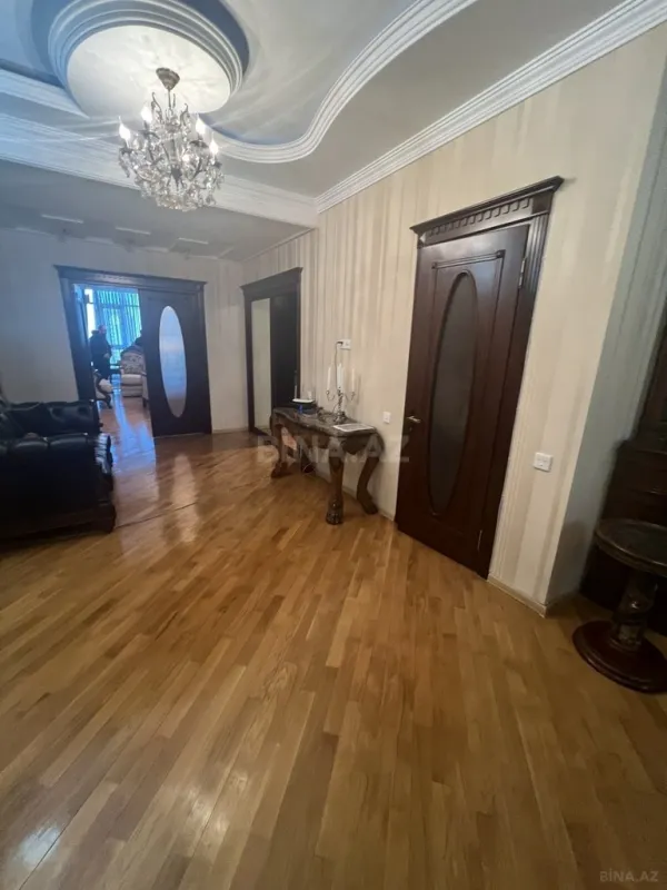 Satılır 3 otaqlı mənzil 215 m²