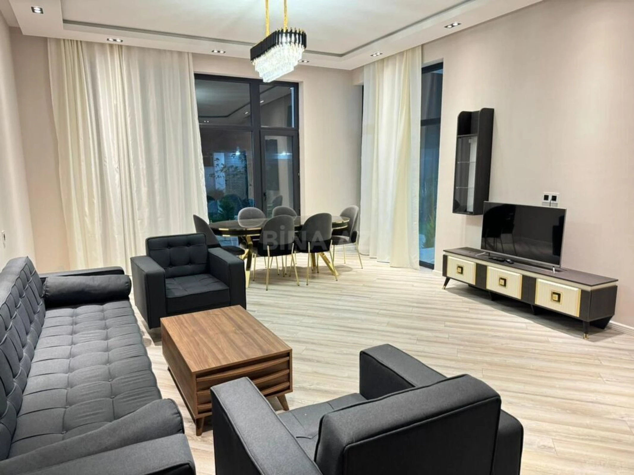 Kirayə verilir 5 otaqlı həyət evi 380 m²