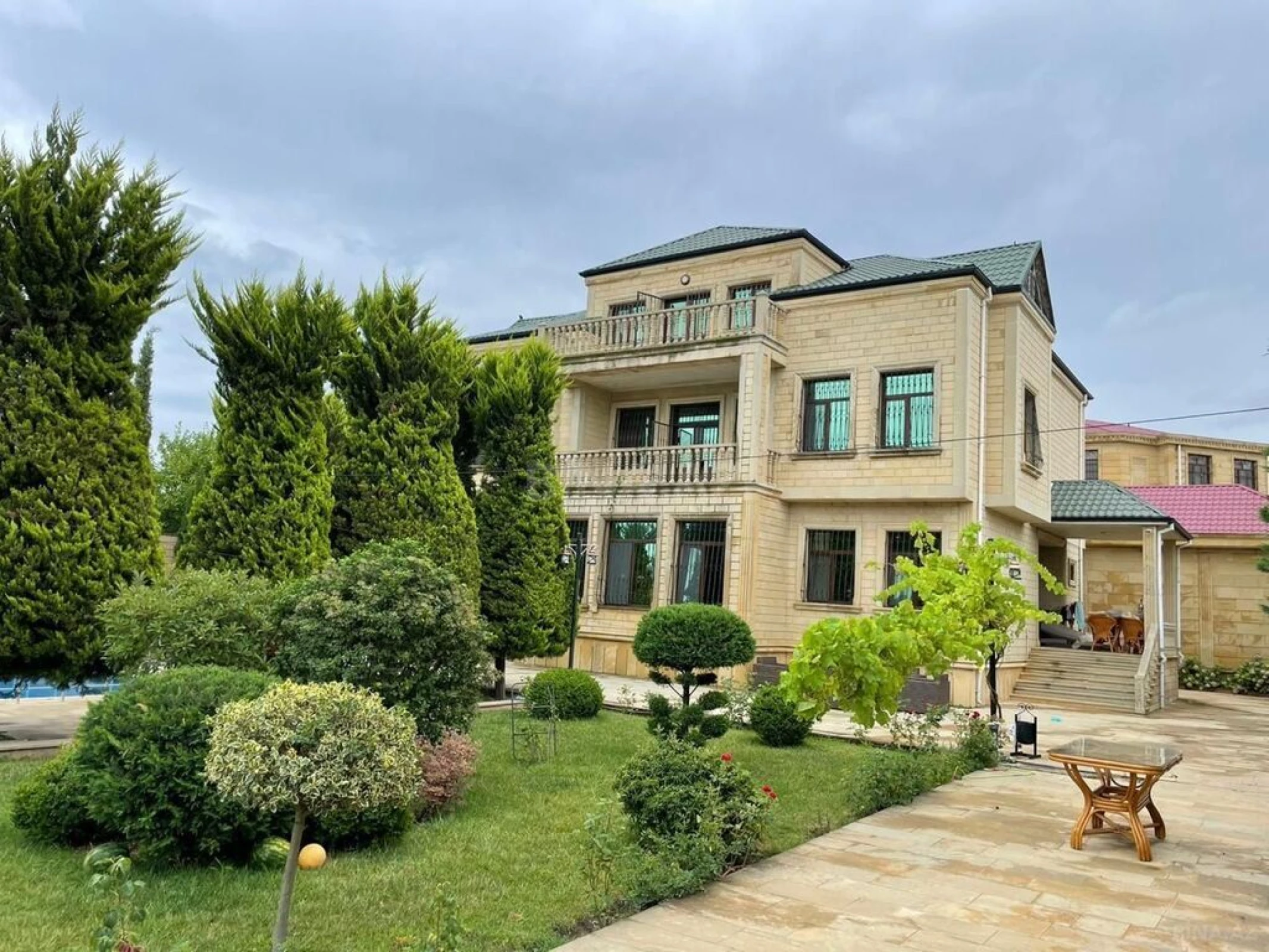 Kirayə verilir 5 otaqlı həyət evi 280 m²