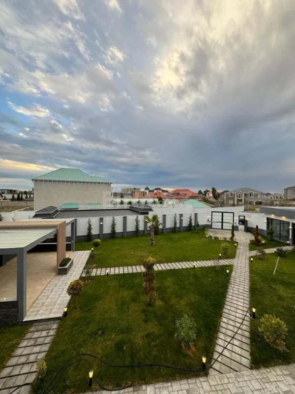 Satılır 7 otaqlı həyət evi 400 m²