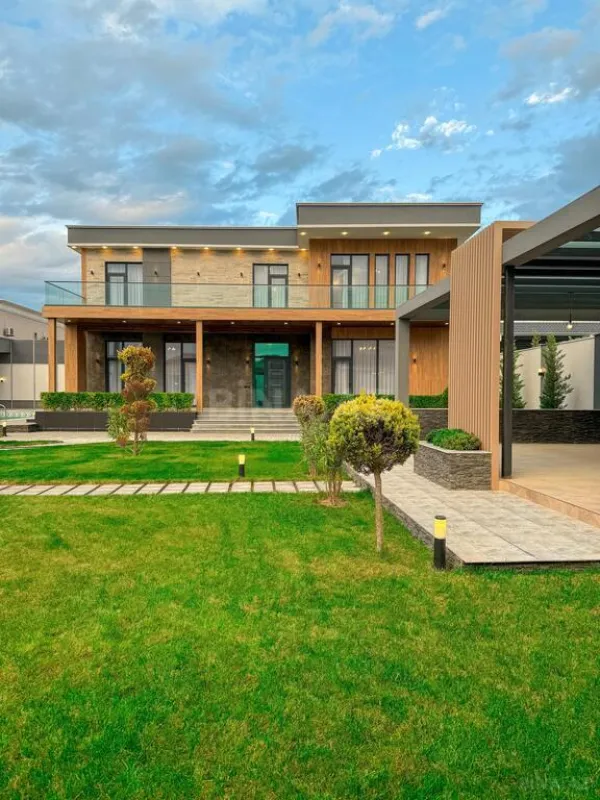 Satılır 7 otaqlı həyət evi 400 m²