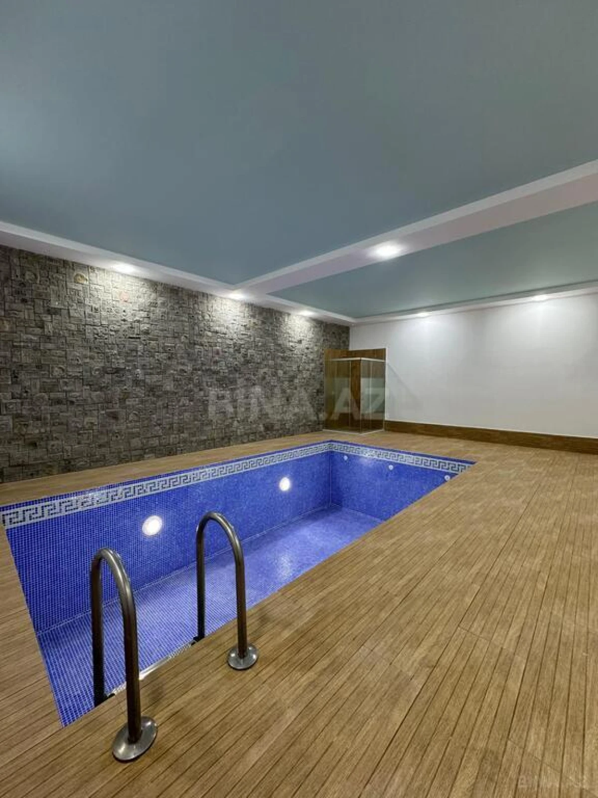 Satılır 7 otaqlı həyət evi 400 m²