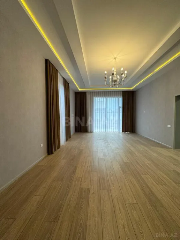 Satılır 7 otaqlı həyət evi 400 m²