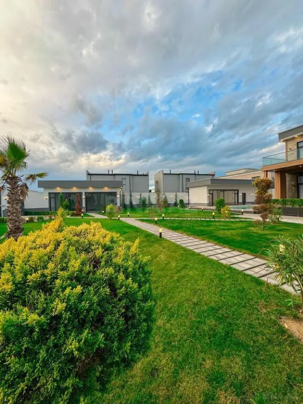 Satılır 7 otaqlı həyət evi 400 m²