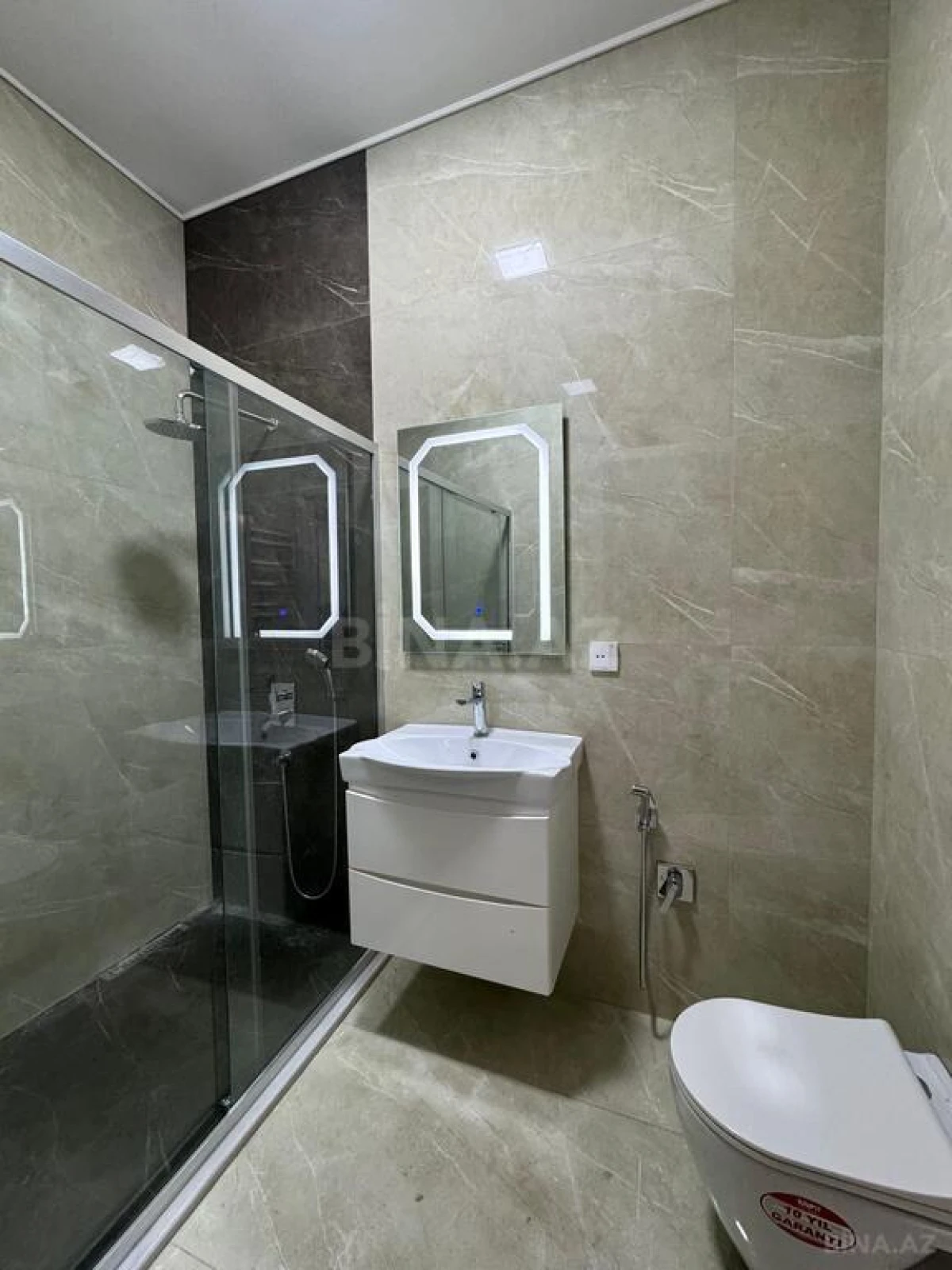 Satılır 7 otaqlı həyət evi 400 m²