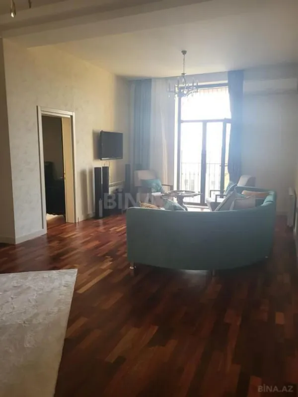 Kirayə verilir 5 otaqlı həyət evi 280 m²