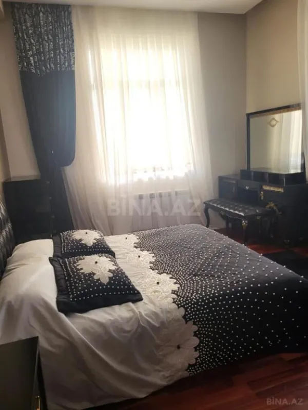 Kirayə verilir 5 otaqlı həyət evi 280 m²