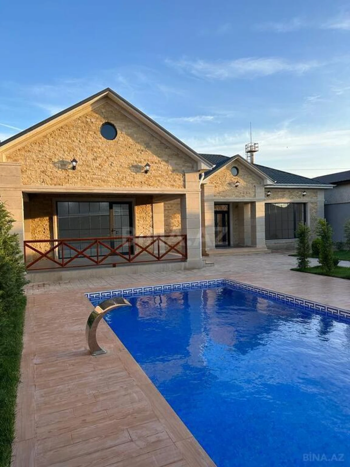 Satılır 5 otaqlı həyət evi 190 m²