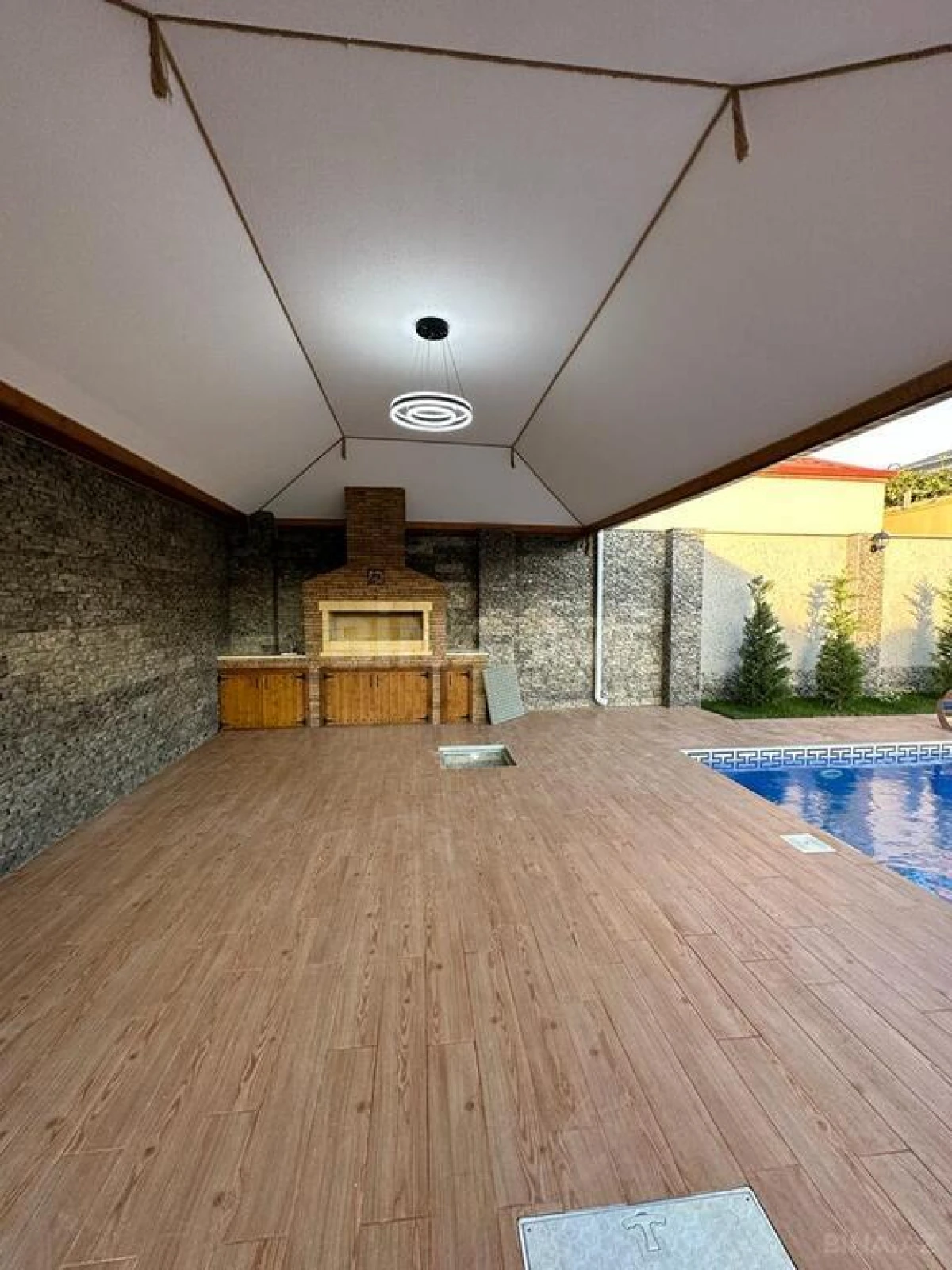 Satılır 5 otaqlı həyət evi 190 m²