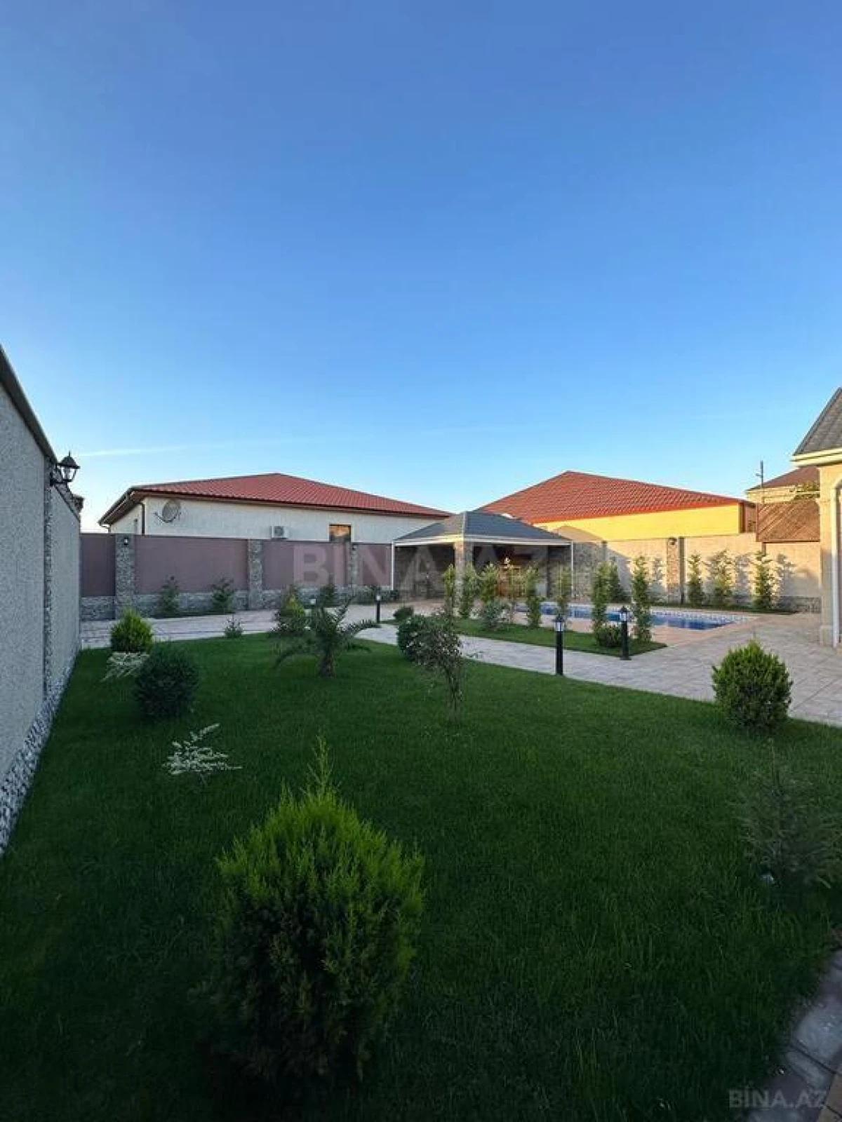 Satılır 5 otaqlı həyət evi 190 m²