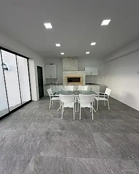 Satılır 4 otaqlı həyət evi 200 m²