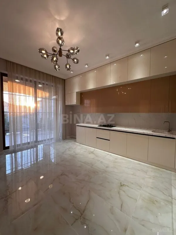 Satılır 4 otaqlı həyət evi 250 m²