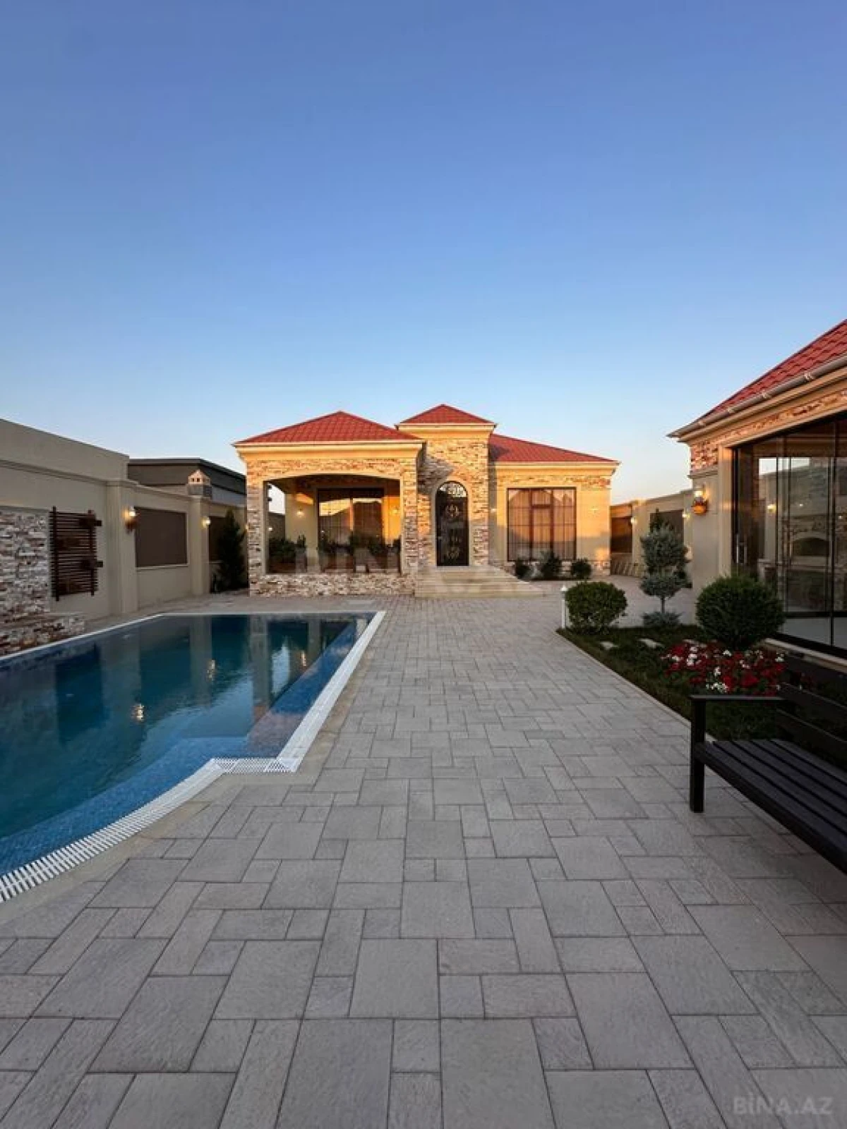 Satılır 4 otaqlı həyət evi 250 m²