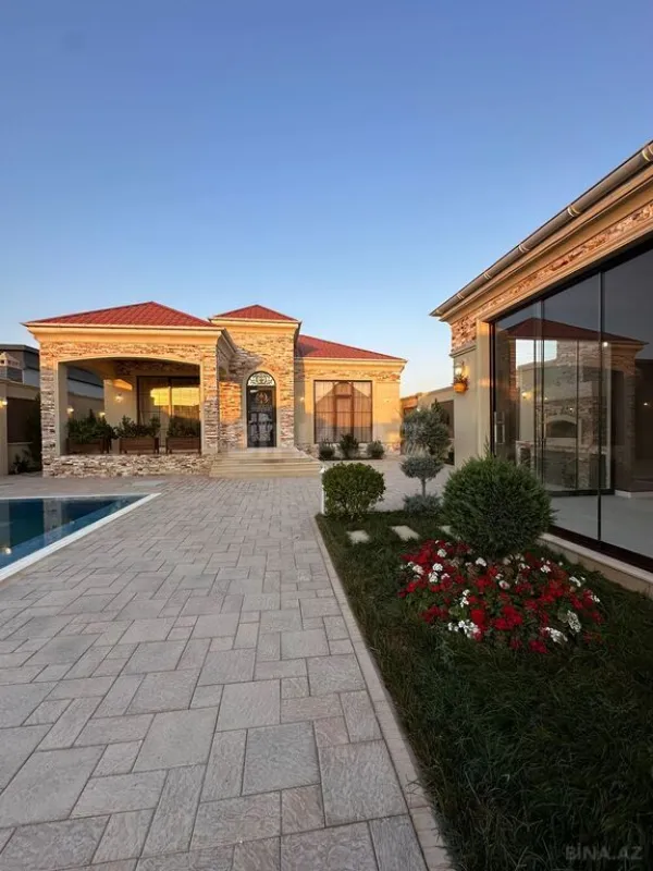 Satılır 4 otaqlı həyət evi 250 m²