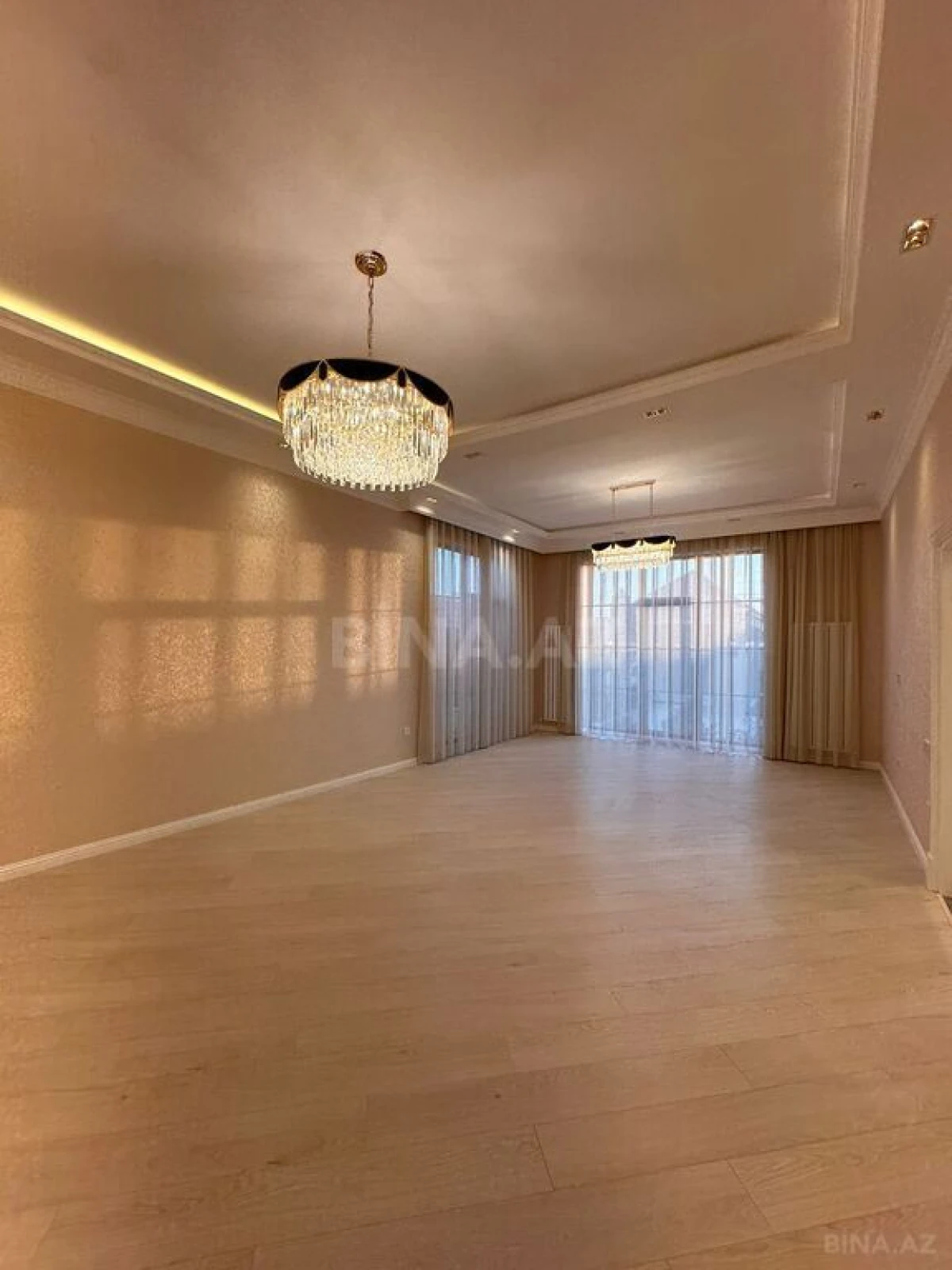 Satılır 4 otaqlı həyət evi 250 m²