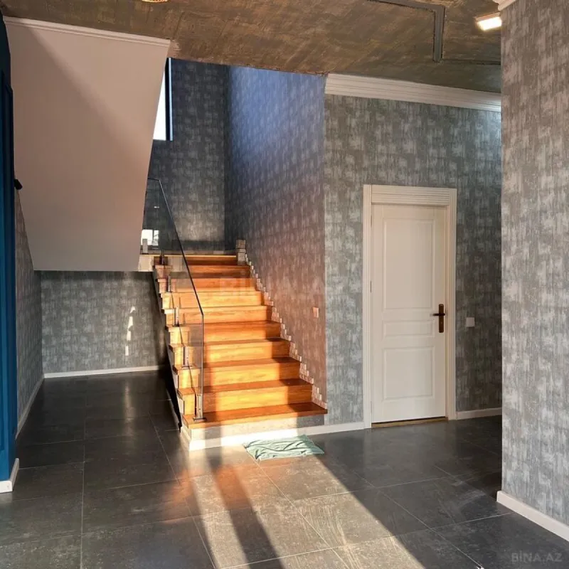 Satılır 5 otaqlı həyət evi 270 m²