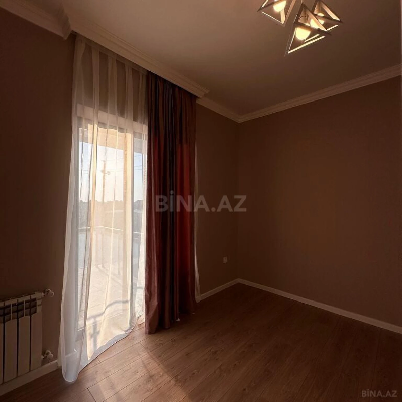 Satılır 5 otaqlı həyət evi 270 m²