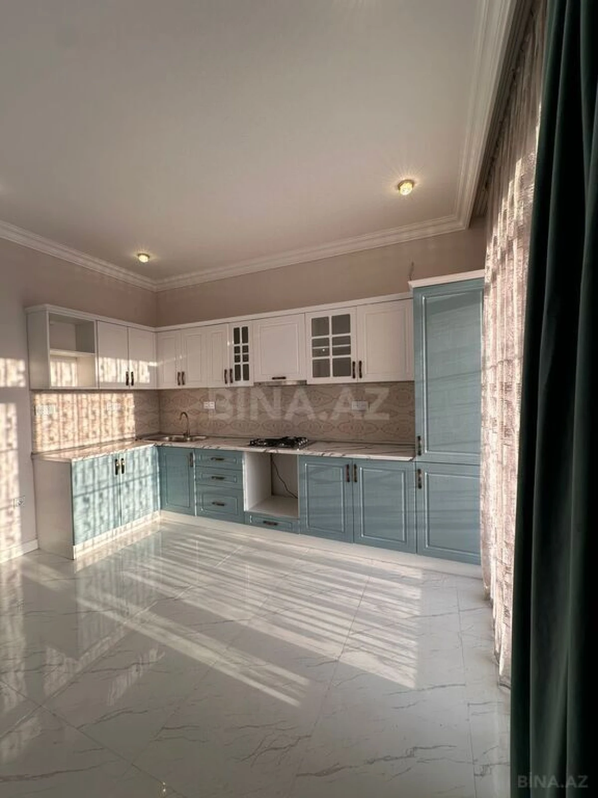 Satılır 6 otaqlı həyət evi 230 m²