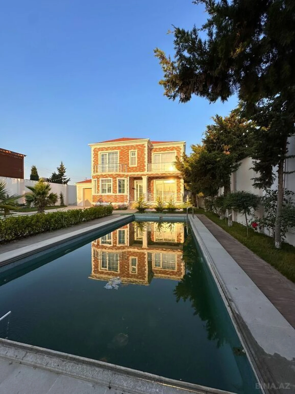 Satılır 6 otaqlı həyət evi 230 m²