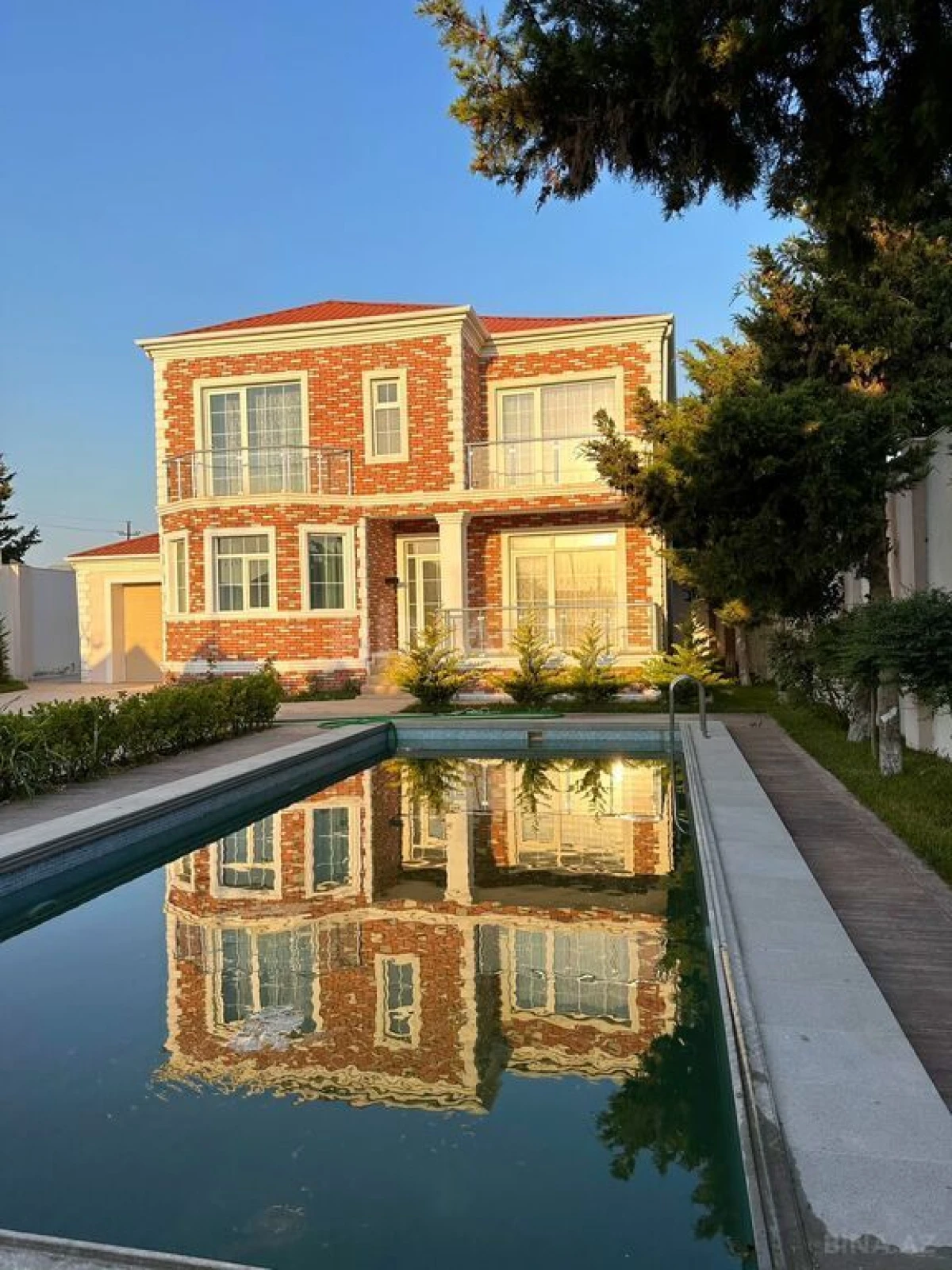 Satılır 6 otaqlı həyət evi 230 m²