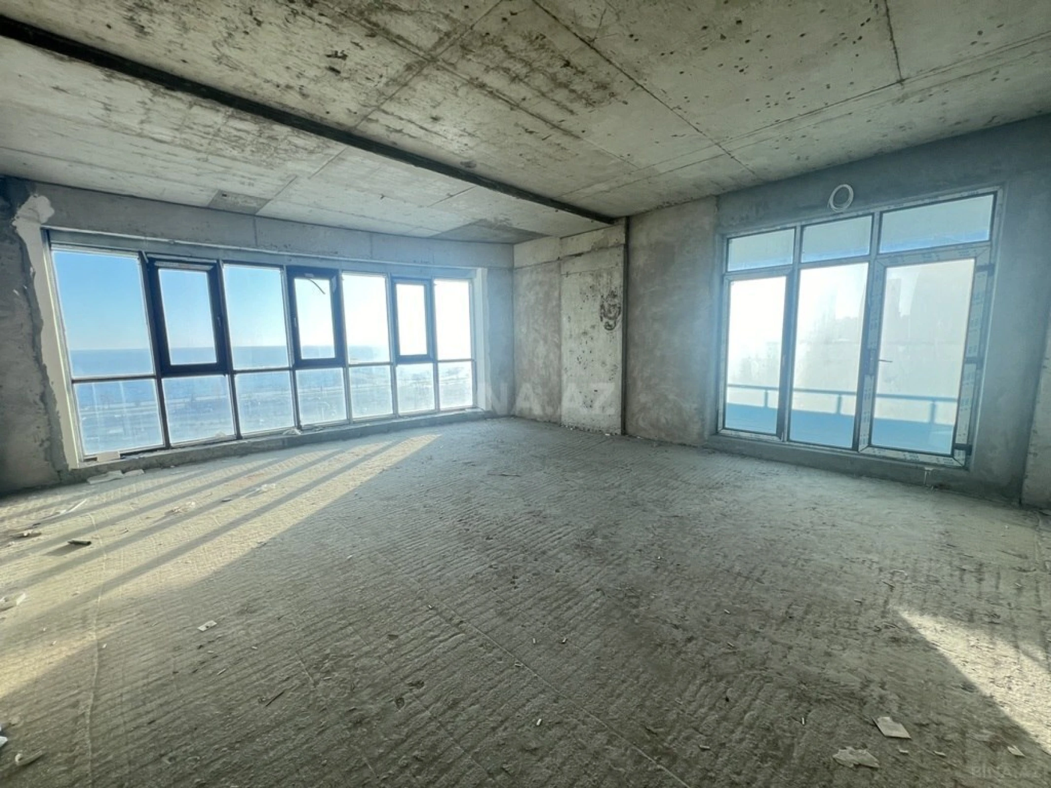 Satılır 3 otaqlı mənzil 200 m²