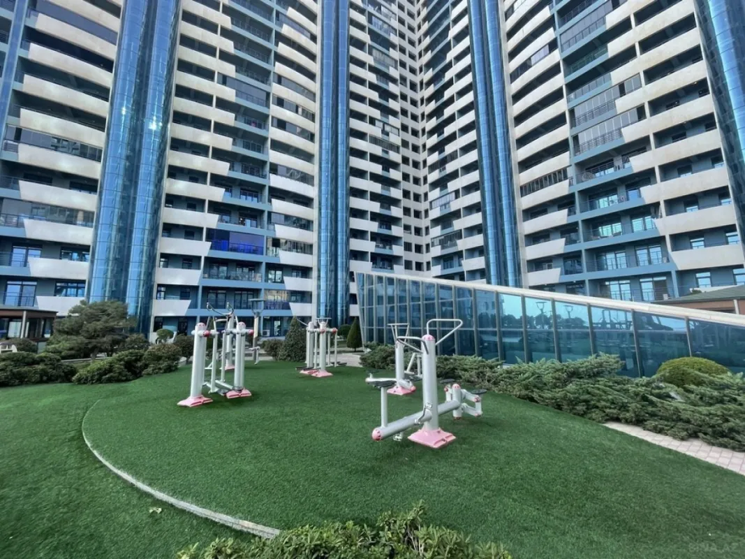 Satılır 3 otaqlı mənzil 200 m²