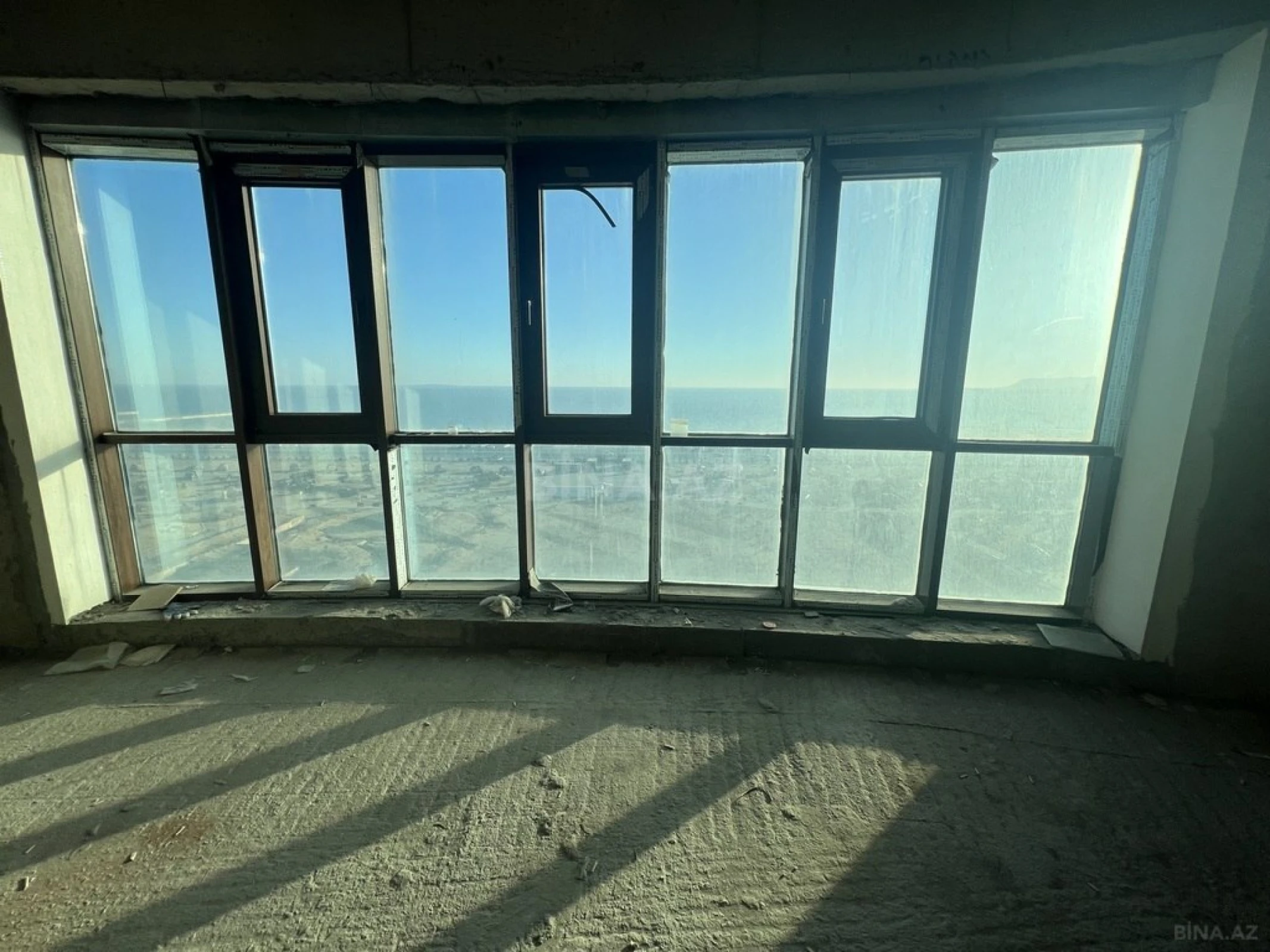 Satılır 3 otaqlı mənzil 200 m²