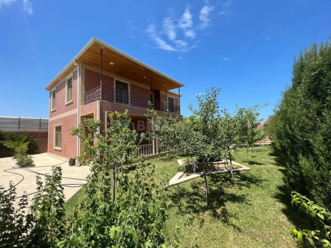 Satılır 4 otaqlı həyət evi 220 m²