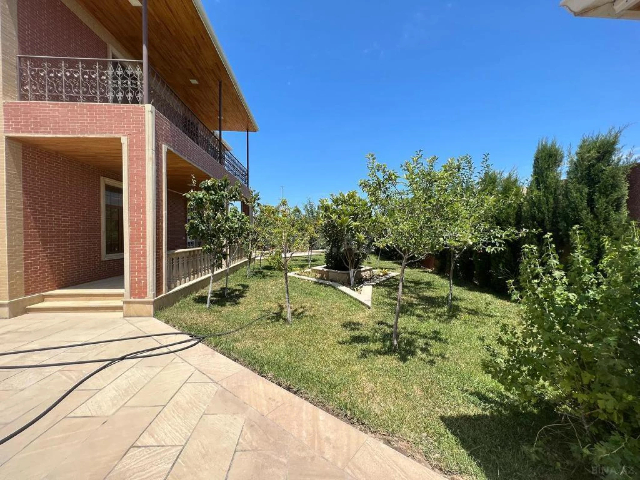 Satılır 4 otaqlı həyət evi 220 m²