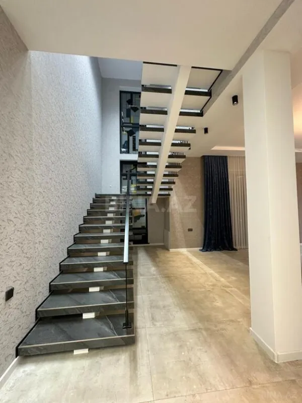 Satılır 7 otaqlı həyət evi 500 m²