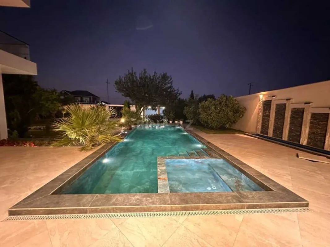 Satılır 7 otaqlı həyət evi 500 m²