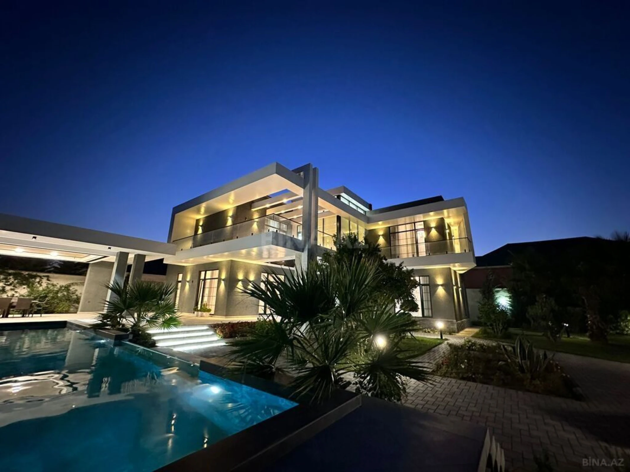 Satılır 7 otaqlı həyət evi 500 m²