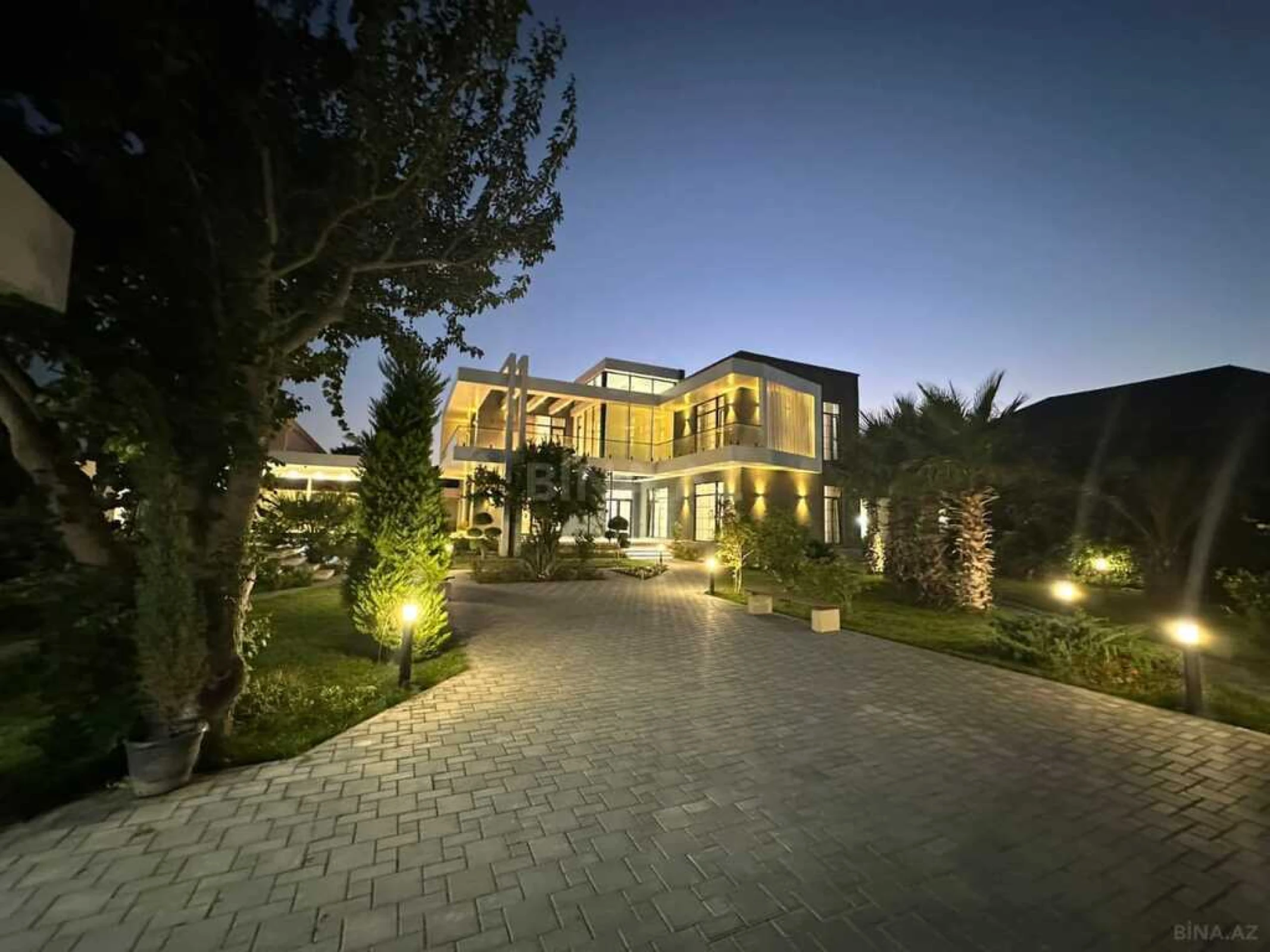 Satılır 7 otaqlı həyət evi 500 m²