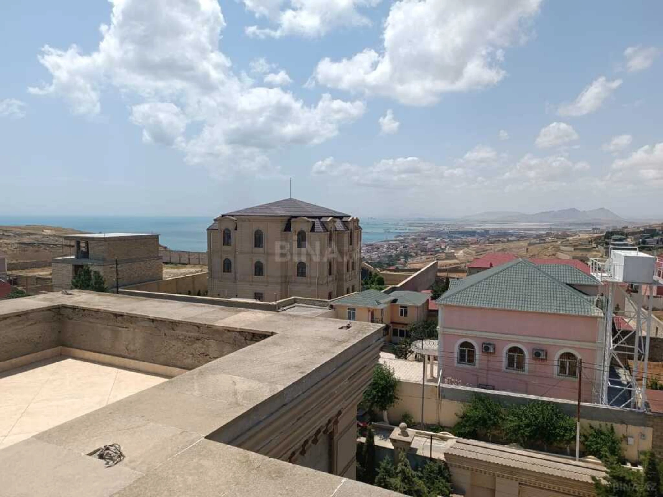 Satılır 7 otaqlı həyət evi 363 m²