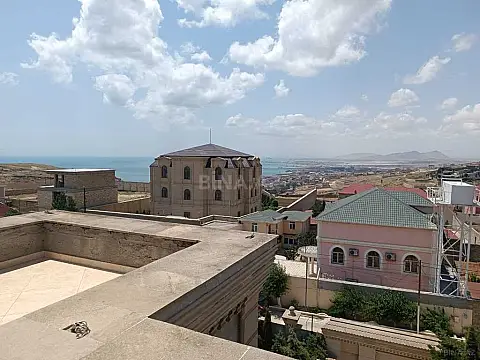 Satılır 7 otaqlı həyət evi 363 m²