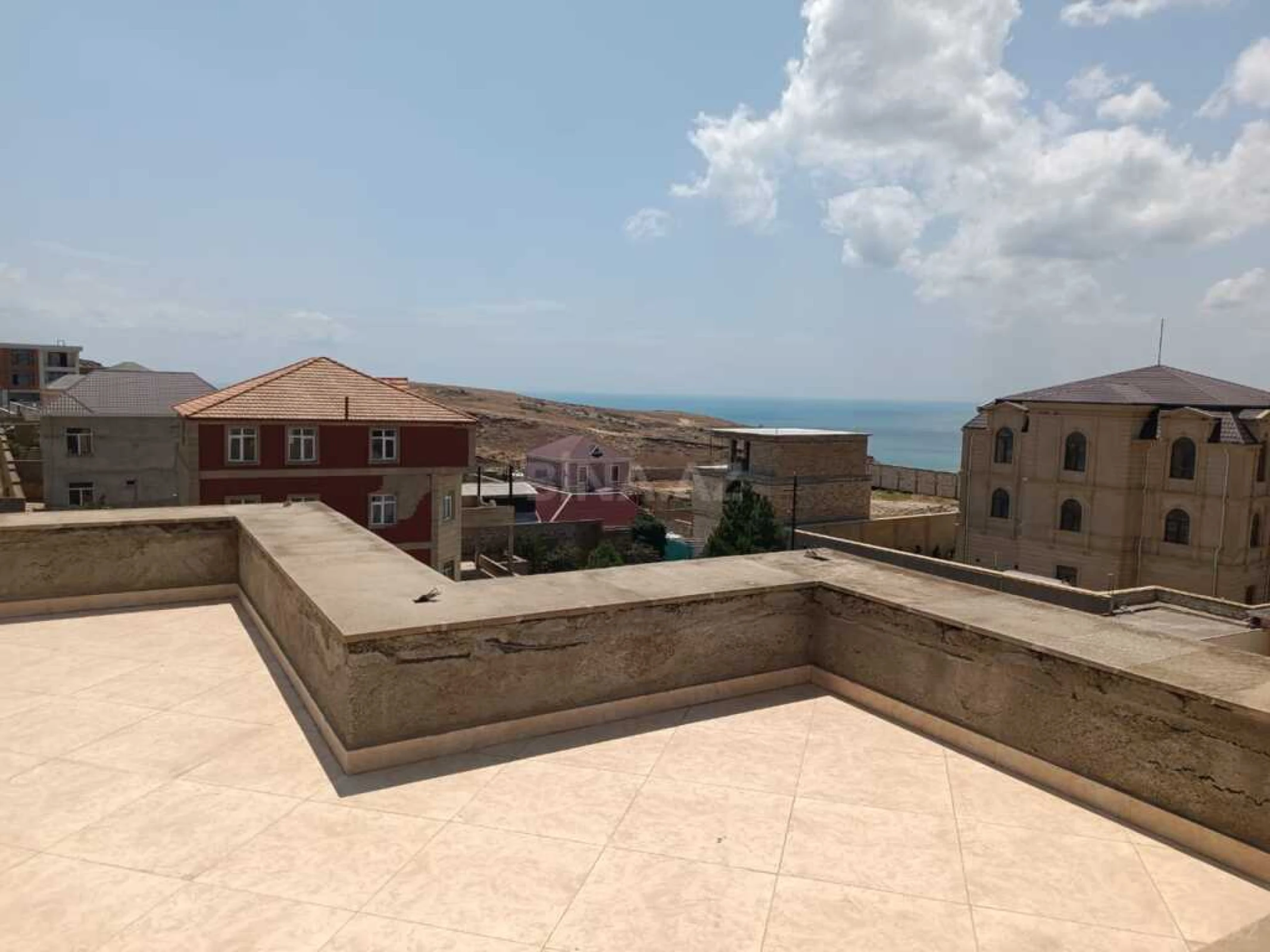 Satılır 7 otaqlı həyət evi 363 m²