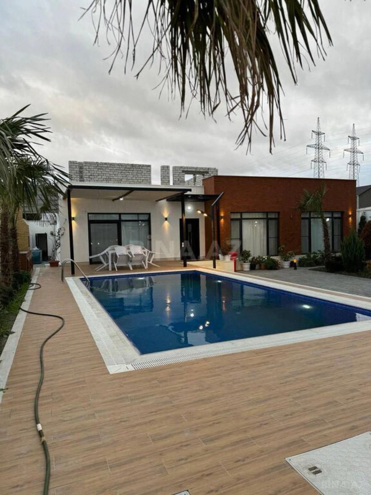 Kirayə verilir 4 otaqlı həyət evi 360 m²