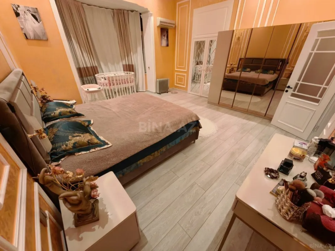 Satılır 3 otaqlı mənzil 125 m²