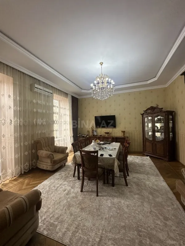 Satılır 5 otaqlı mənzil 216 m²