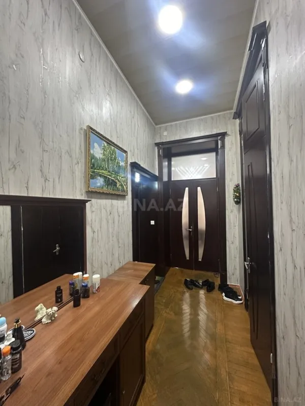 Satılır 5 otaqlı mənzil 216 m²