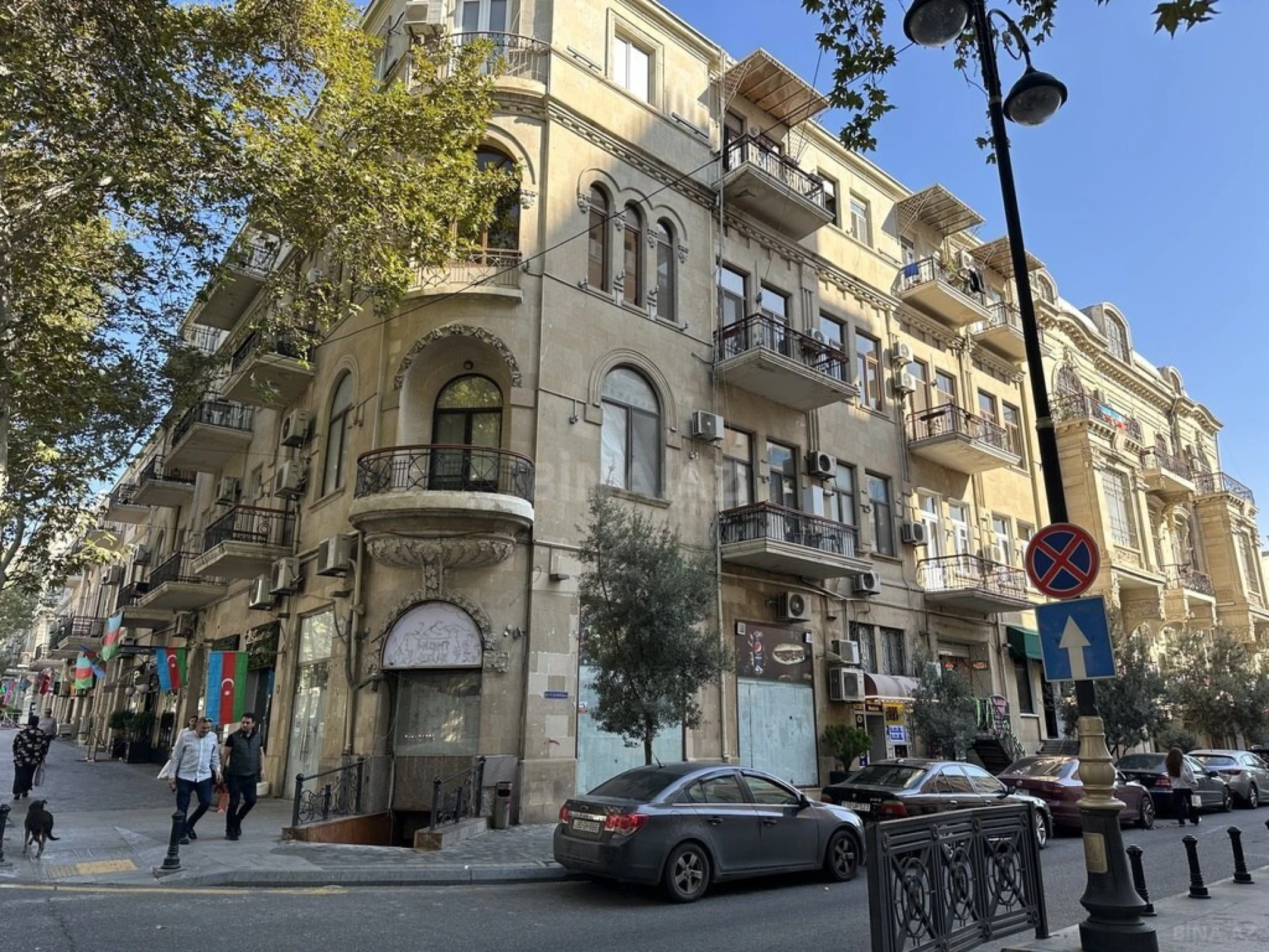 Satılır 5 otaqlı mənzil 216 m²