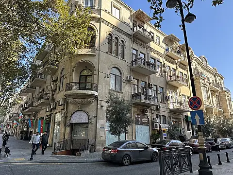 Satılır 5 otaqlı mənzil 216 m² — Bakı, Sahil qəs. 5 otaq 216.00 m²