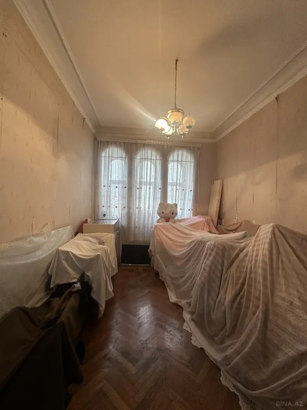 Satılır 5 otaqlı mənzil 216 m²