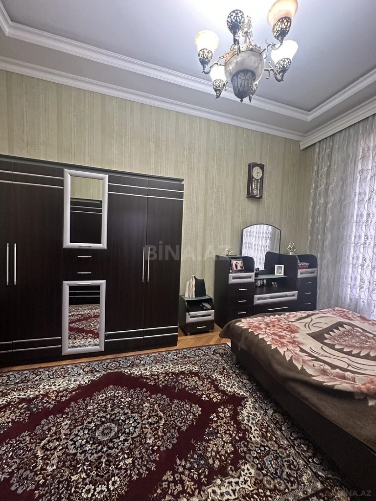 Satılır 5 otaqlı mənzil 216 m²