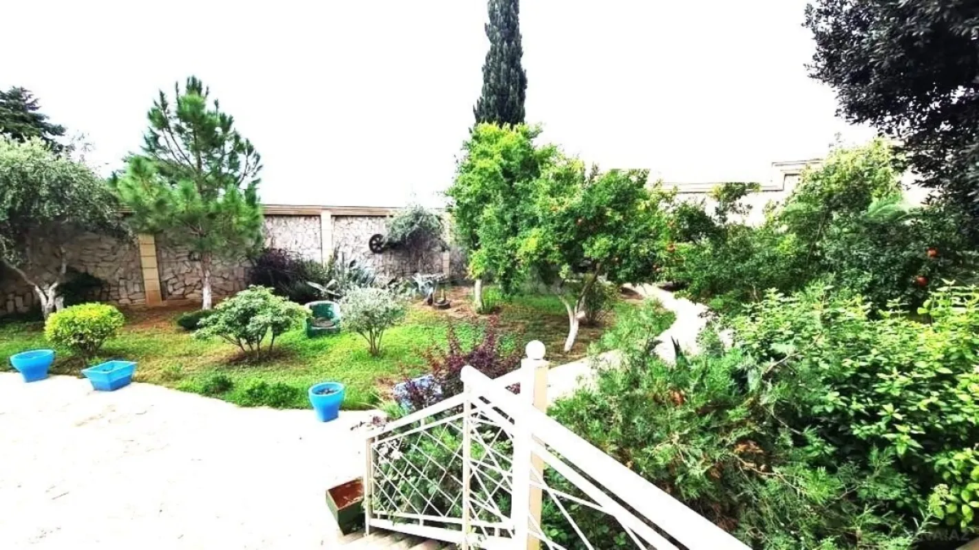Satılır 6 otaqlı həyət evi 600 m²